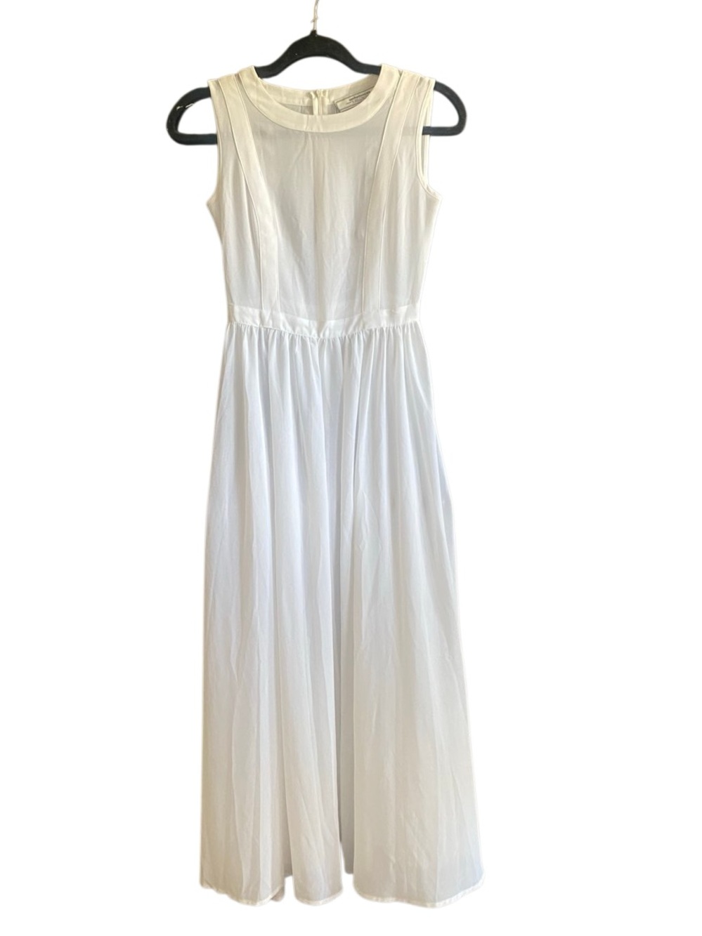 Sleeveless White Maxi Dress - Elegant Floor-Length Silhouette
